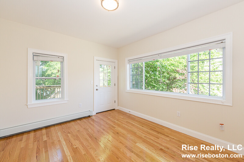 126 Monument St, Medford