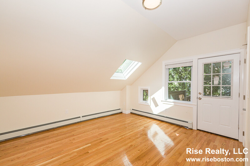 126 Monument St, Medford