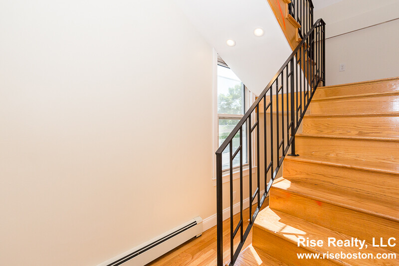 126 Monument St, Medford