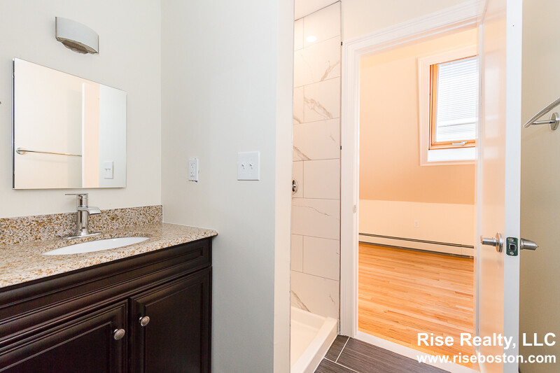 126 Monument St, Medford