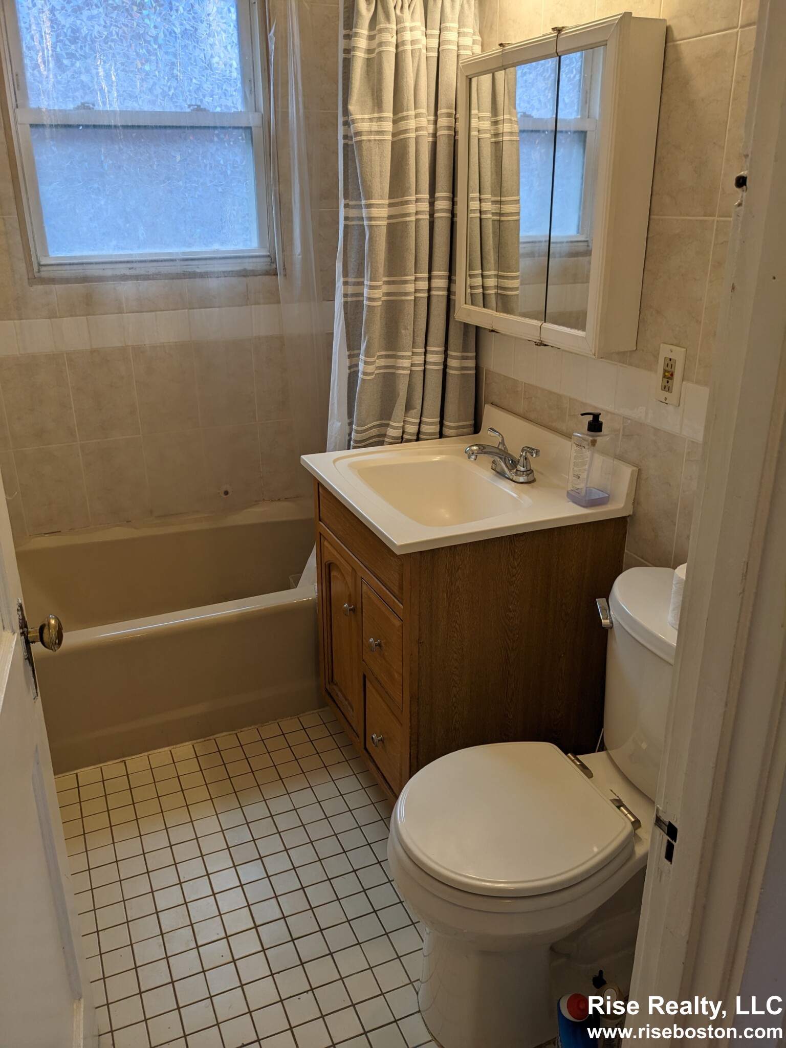 19 Woodstock Ave, Brighton