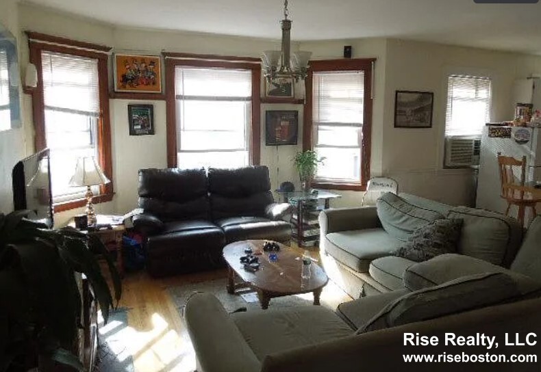 331 Faneuil St, Brighton