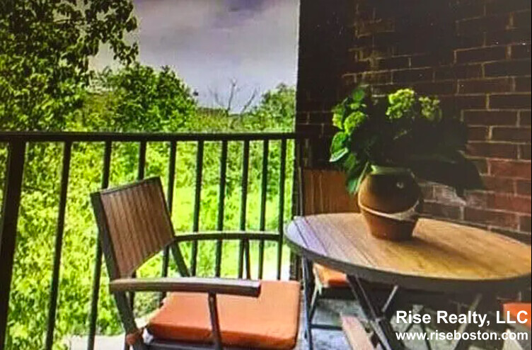 50 Broadlawn Park, Chestnut Hill