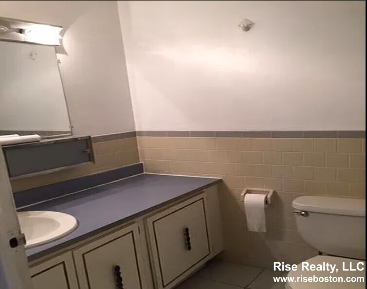 50 Broadlawn Park, Chestnut Hill