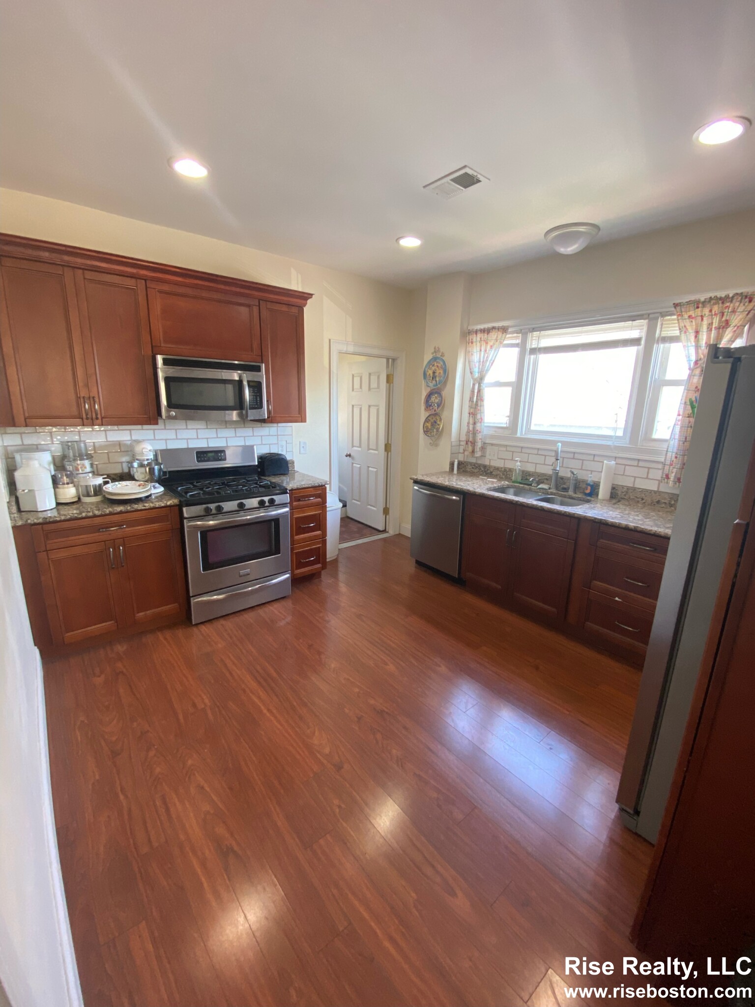 38 Whiting St, Roxbury