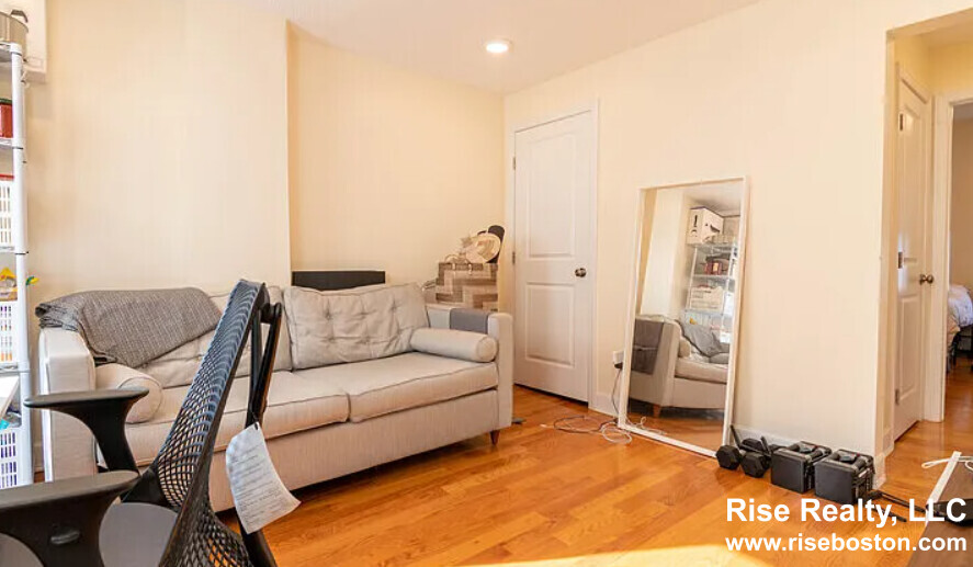 49 Cameron St, Boylston Street