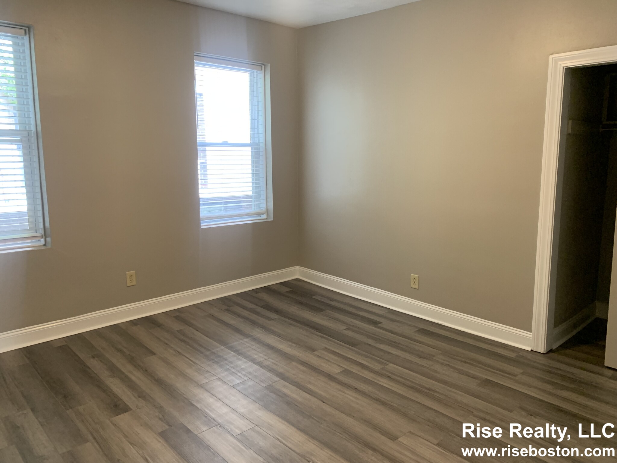 1862 Beacon St, Washington Square