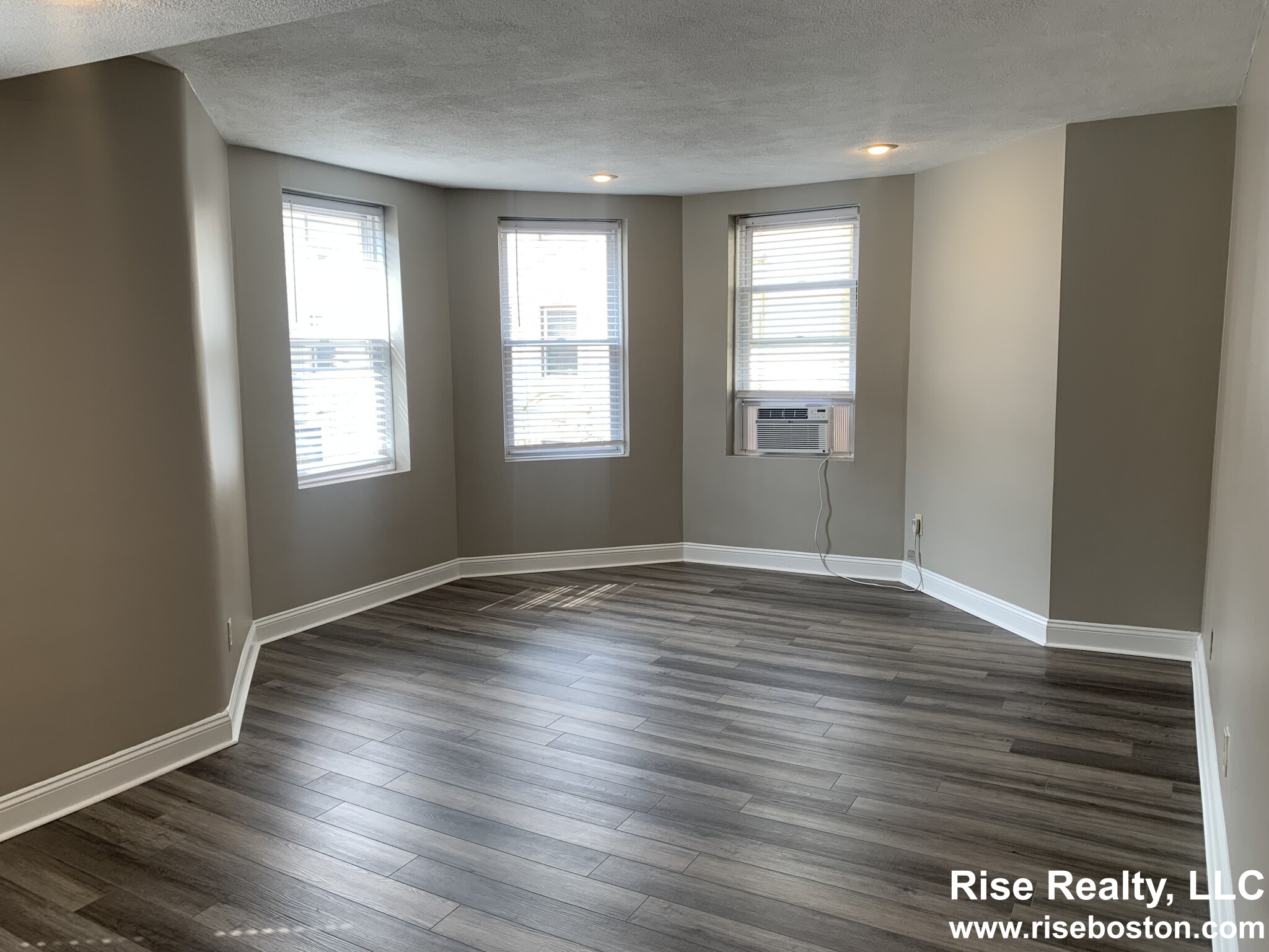 1862 Beacon St, Washington Square