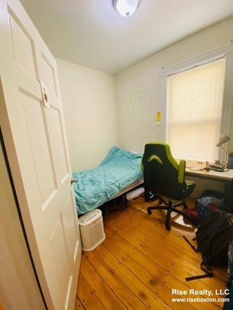 53 Hillside St, Mission Hill