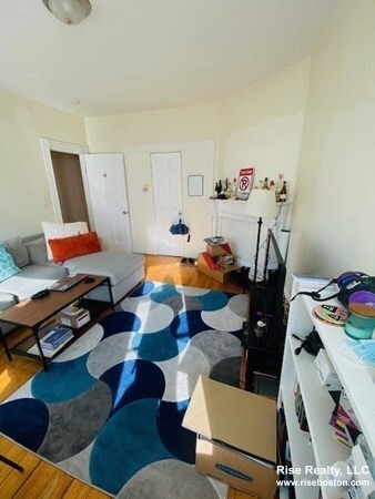 53 Hillside St, Mission Hill