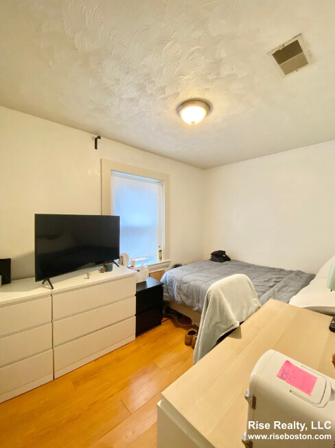 2 Shepherd Ave, Mission Hill