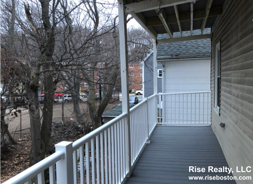 36 Brackett St, Oak Square