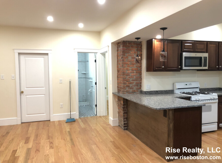 36 Brackett St, Oak Square