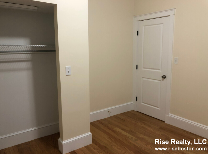 36 Brackett St, Oak Square