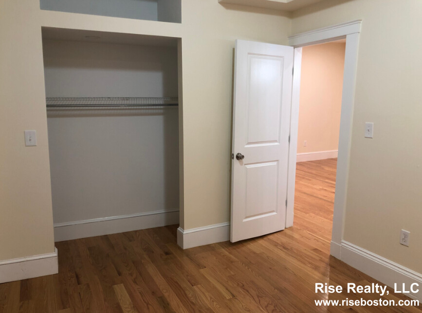 36 Brackett St, Oak Square