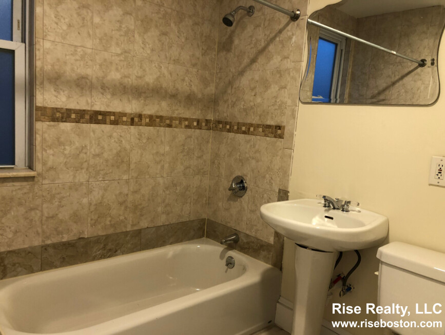 36 Brackett St, Oak Square