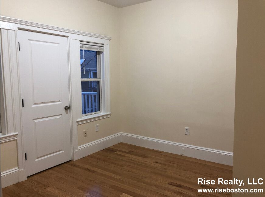 36 Brackett St, Oak Square