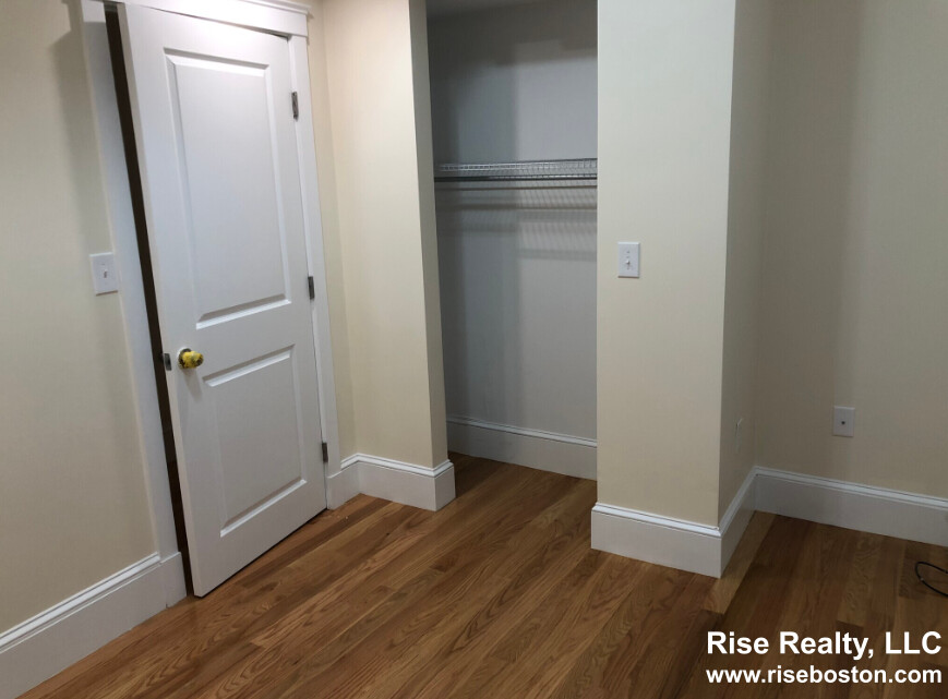 36 Brackett St, Oak Square