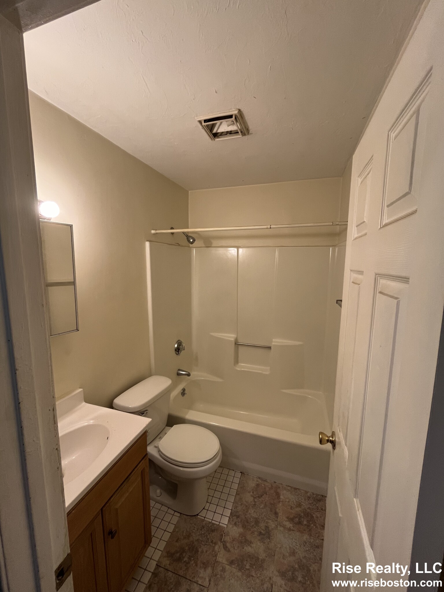 15 Ruggles St, Roxbury