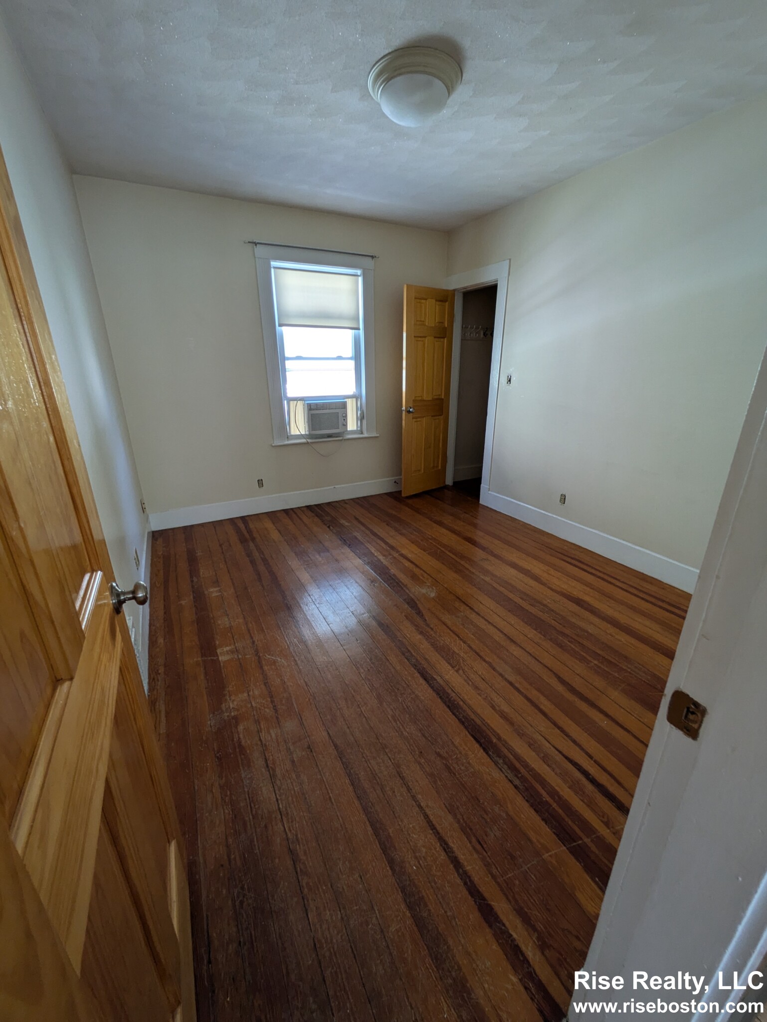 39 Montfern Ave, Oak Square