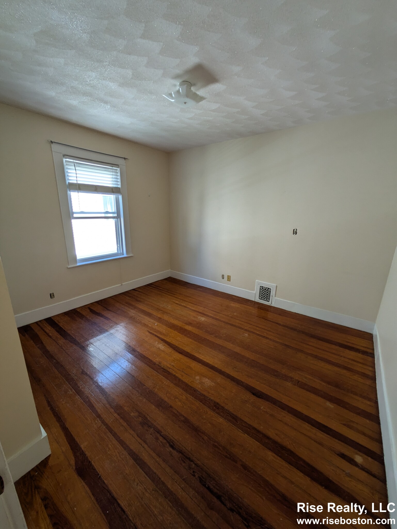 39 Montfern Ave, Oak Square