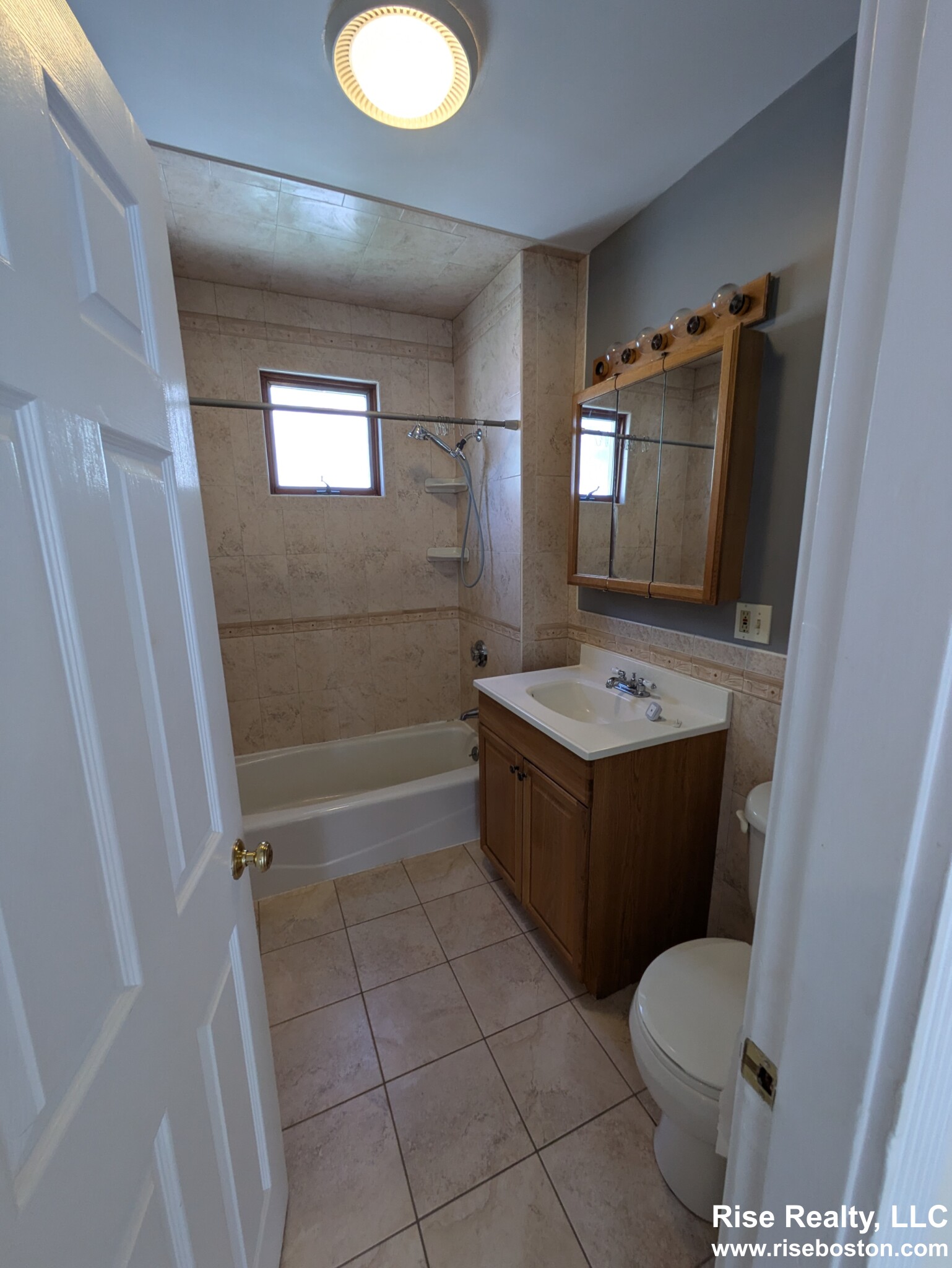 39 Montfern Ave, Oak Square