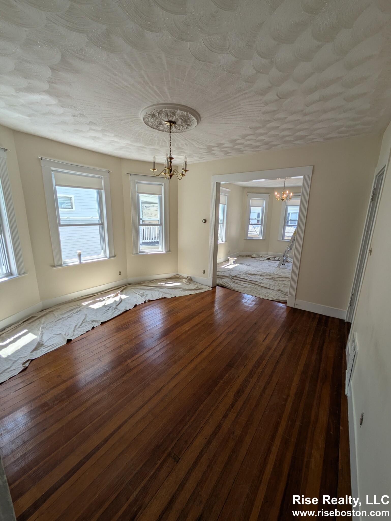 39 Montfern Ave, Oak Square