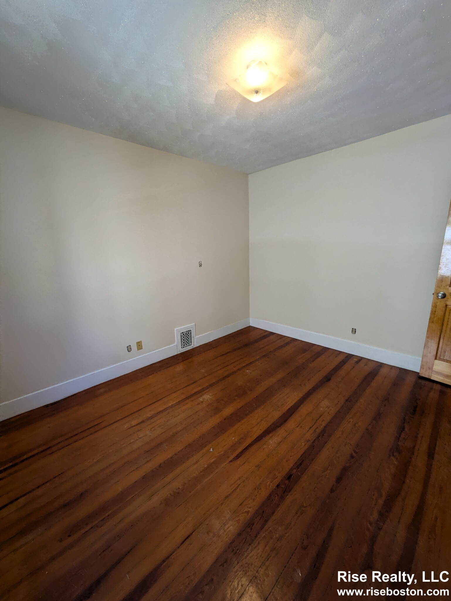 39 Montfern Ave, Oak Square