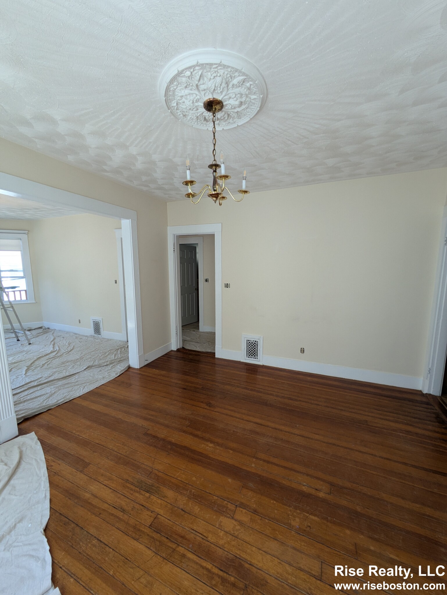 39 Montfern Ave, Oak Square