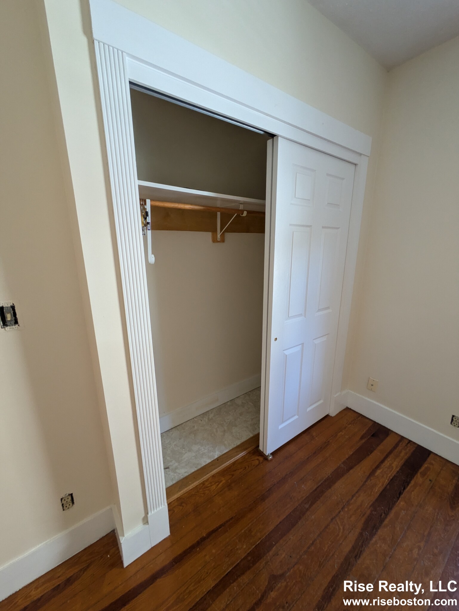 39 Montfern Ave, Oak Square