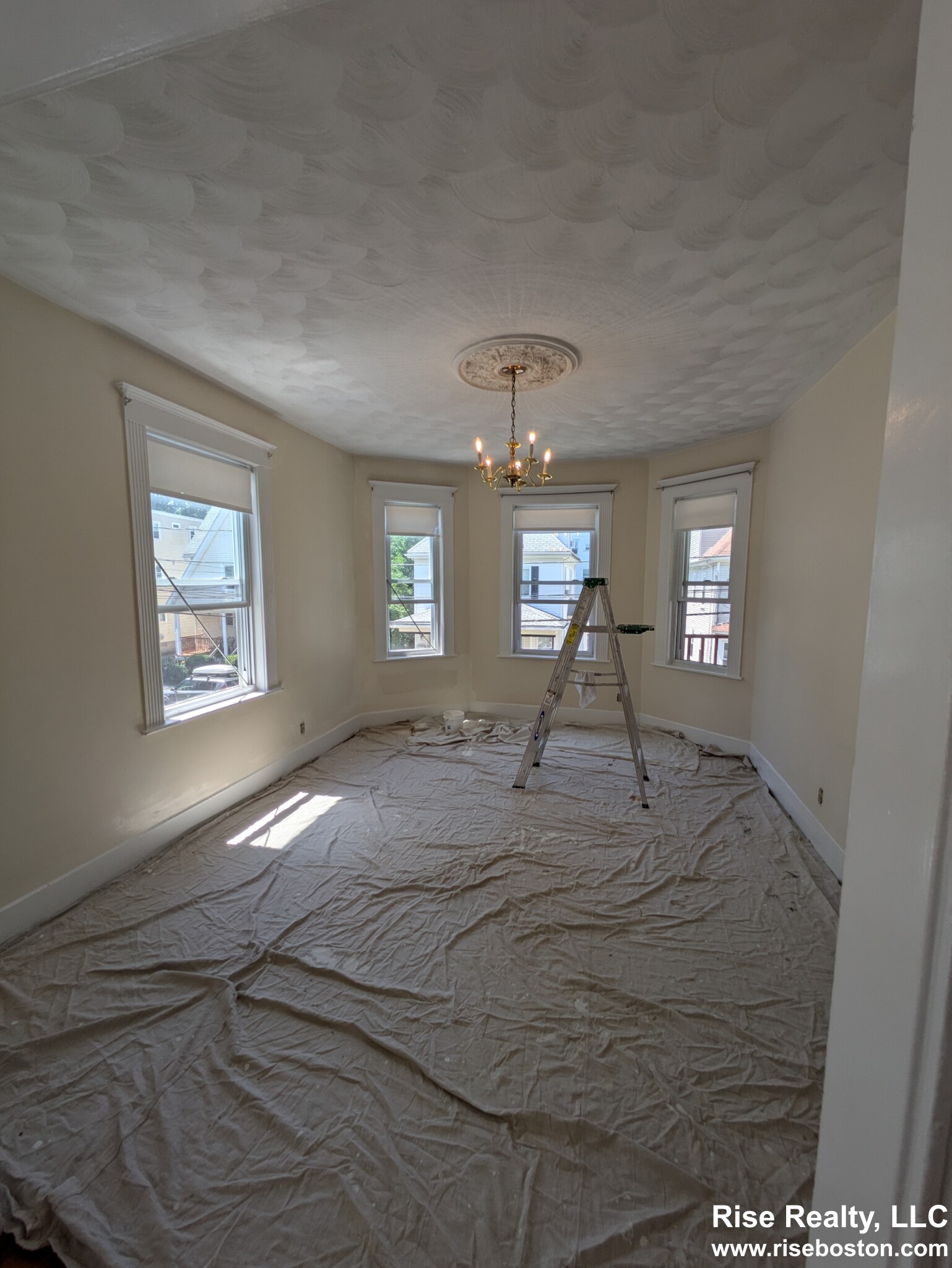 39 Montfern Ave, Oak Square