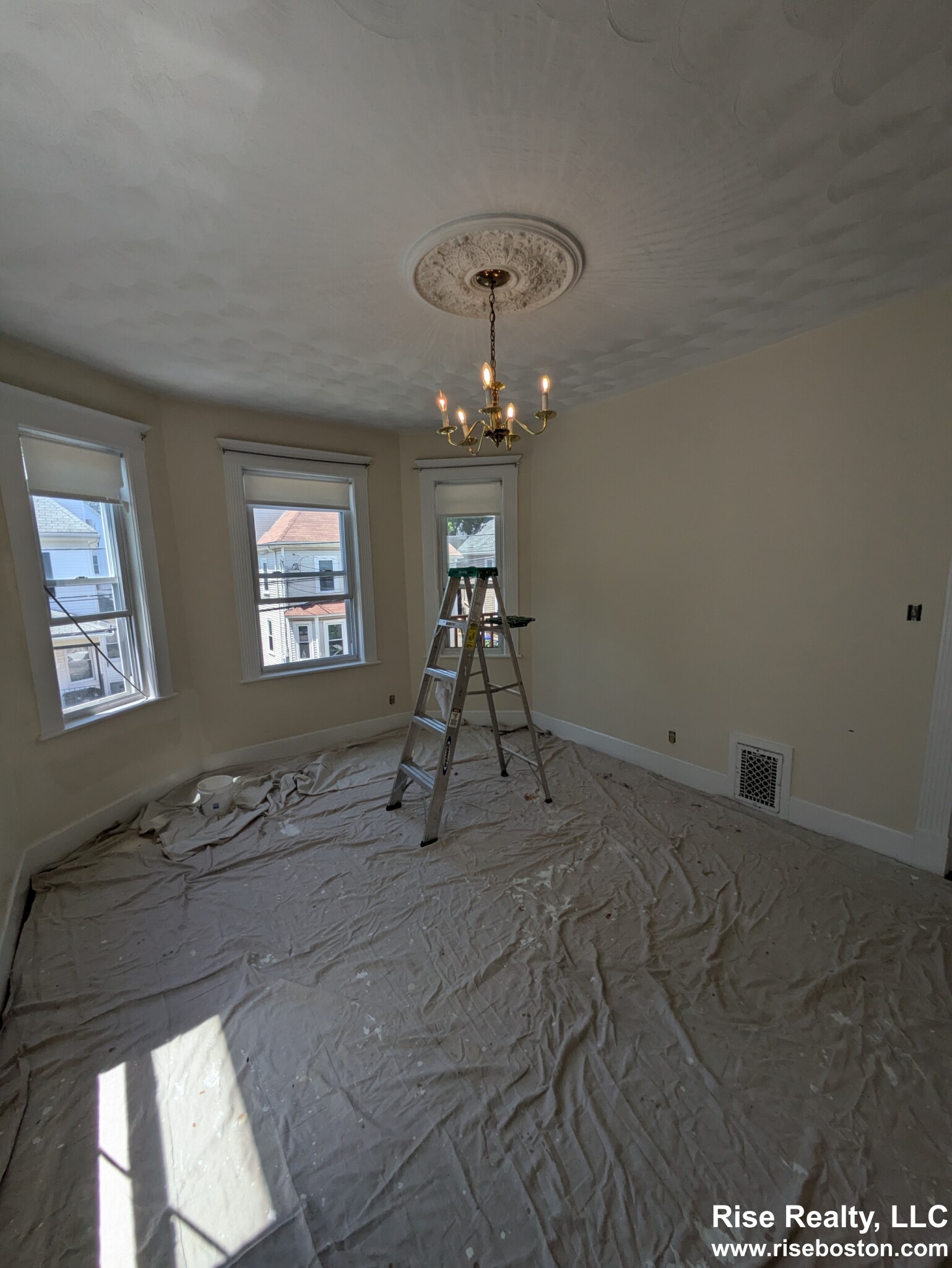 39 Montfern Ave, Oak Square