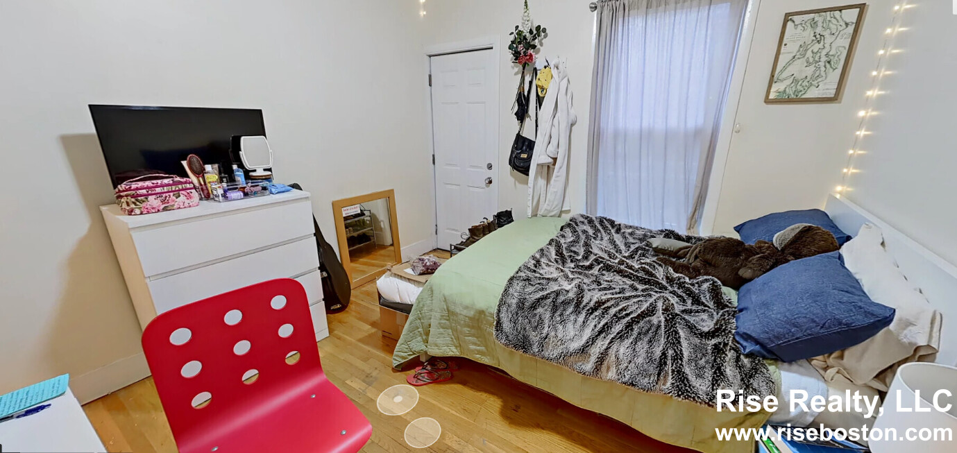 214 Freeman St, North Brookline