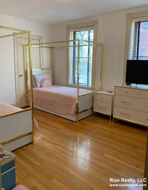 12 Dean Rd, Brookline