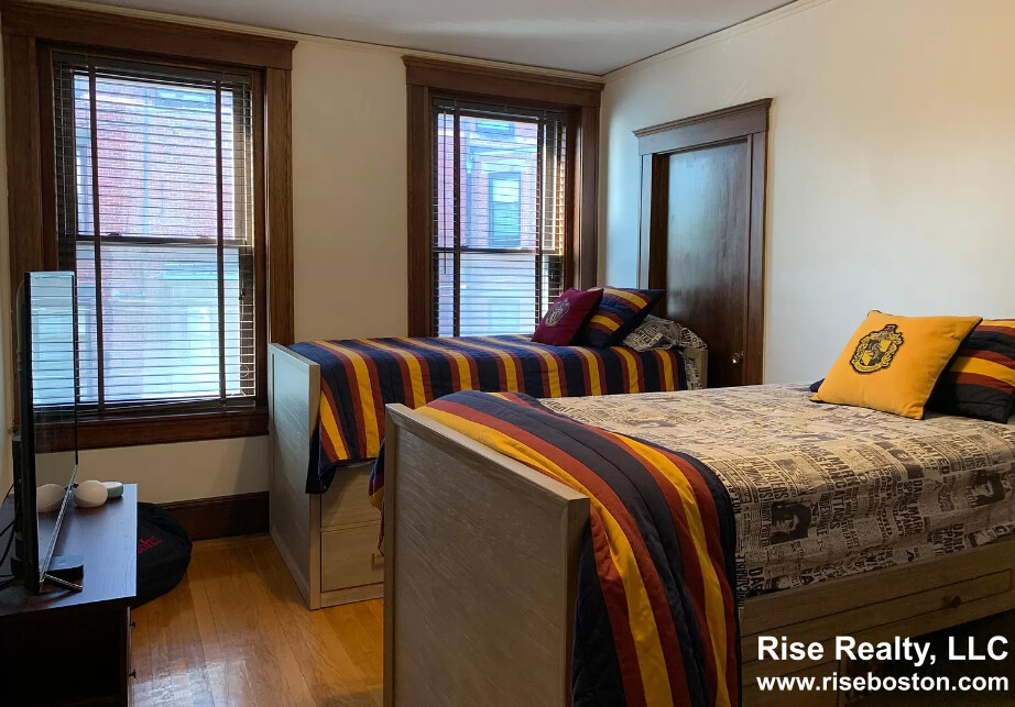 12 Dean Rd, Brookline