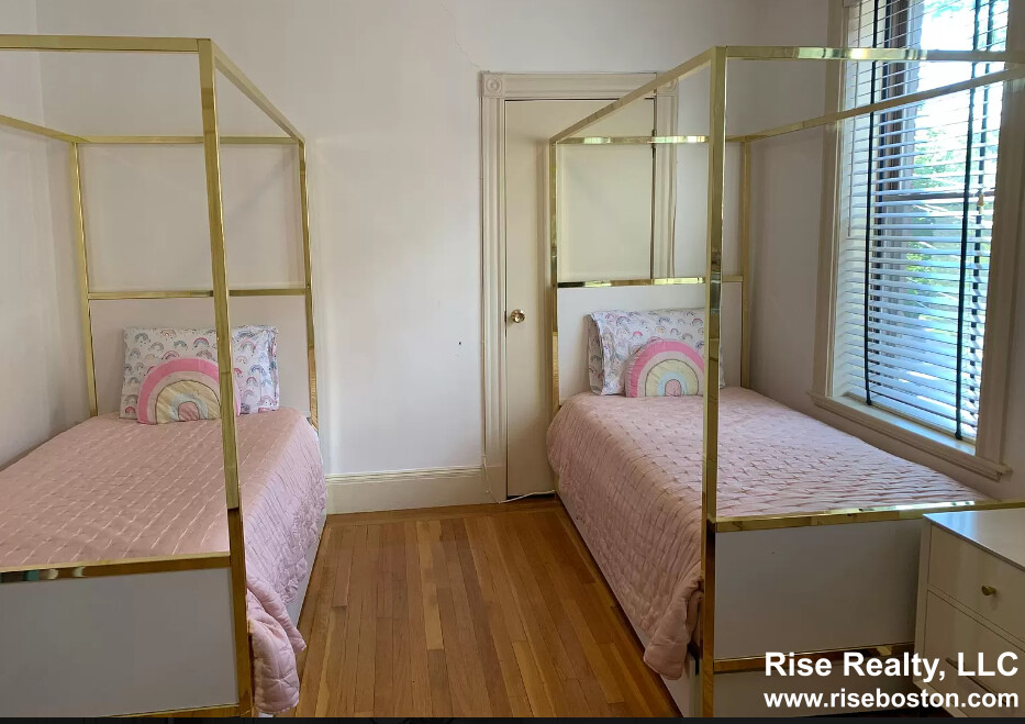 12 Dean Rd, Brookline