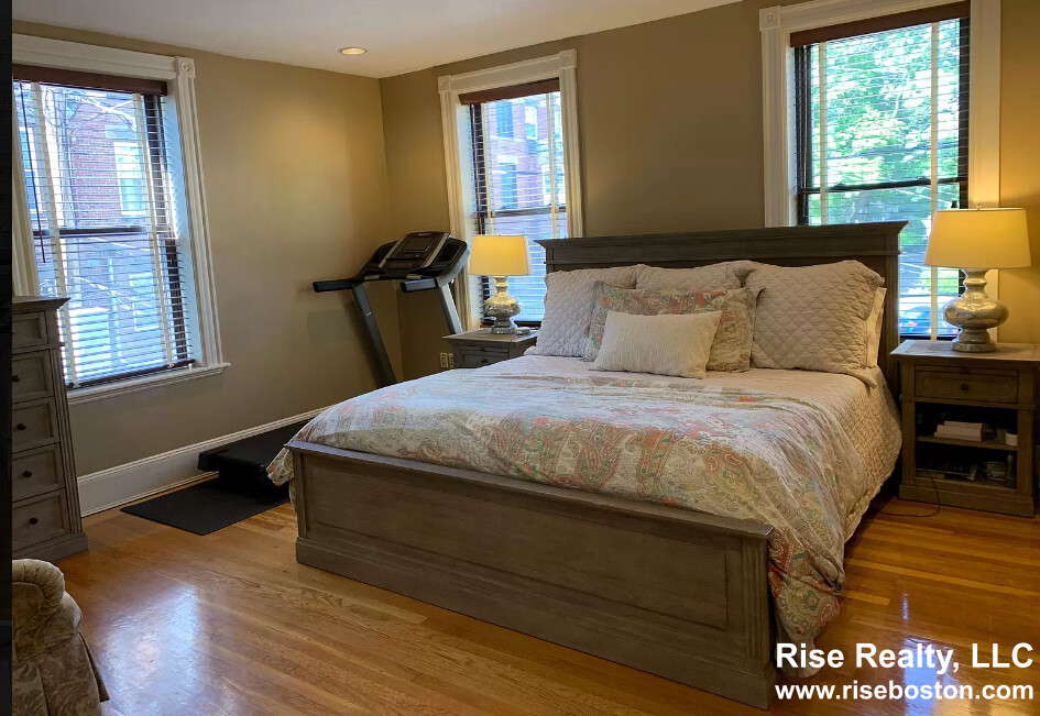 12 Dean Rd, Brookline