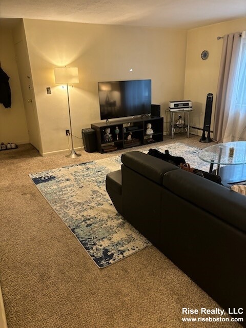 8 Bryon Rd, West Roxbury