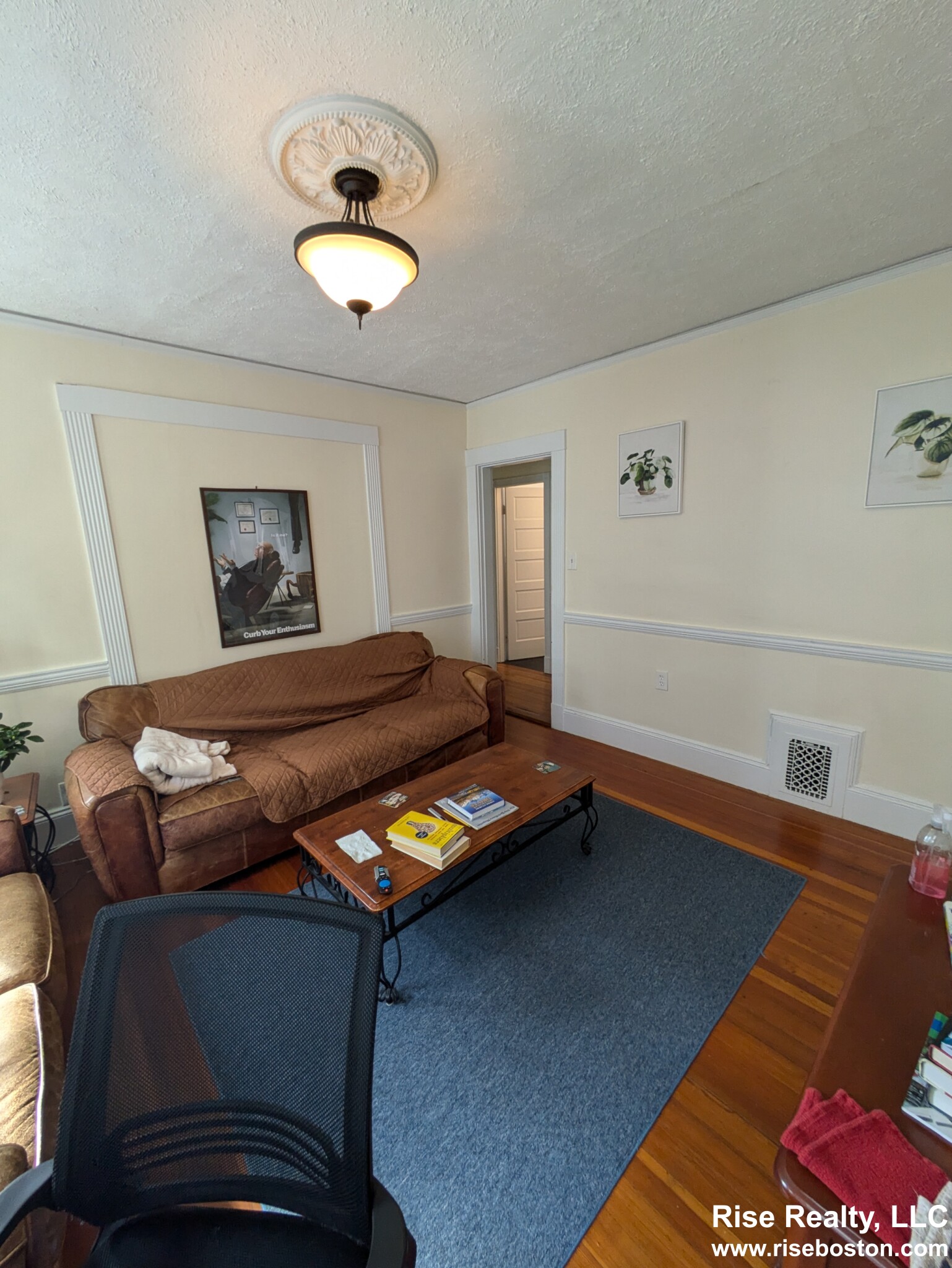 51 Montfern Ave, Oak Square