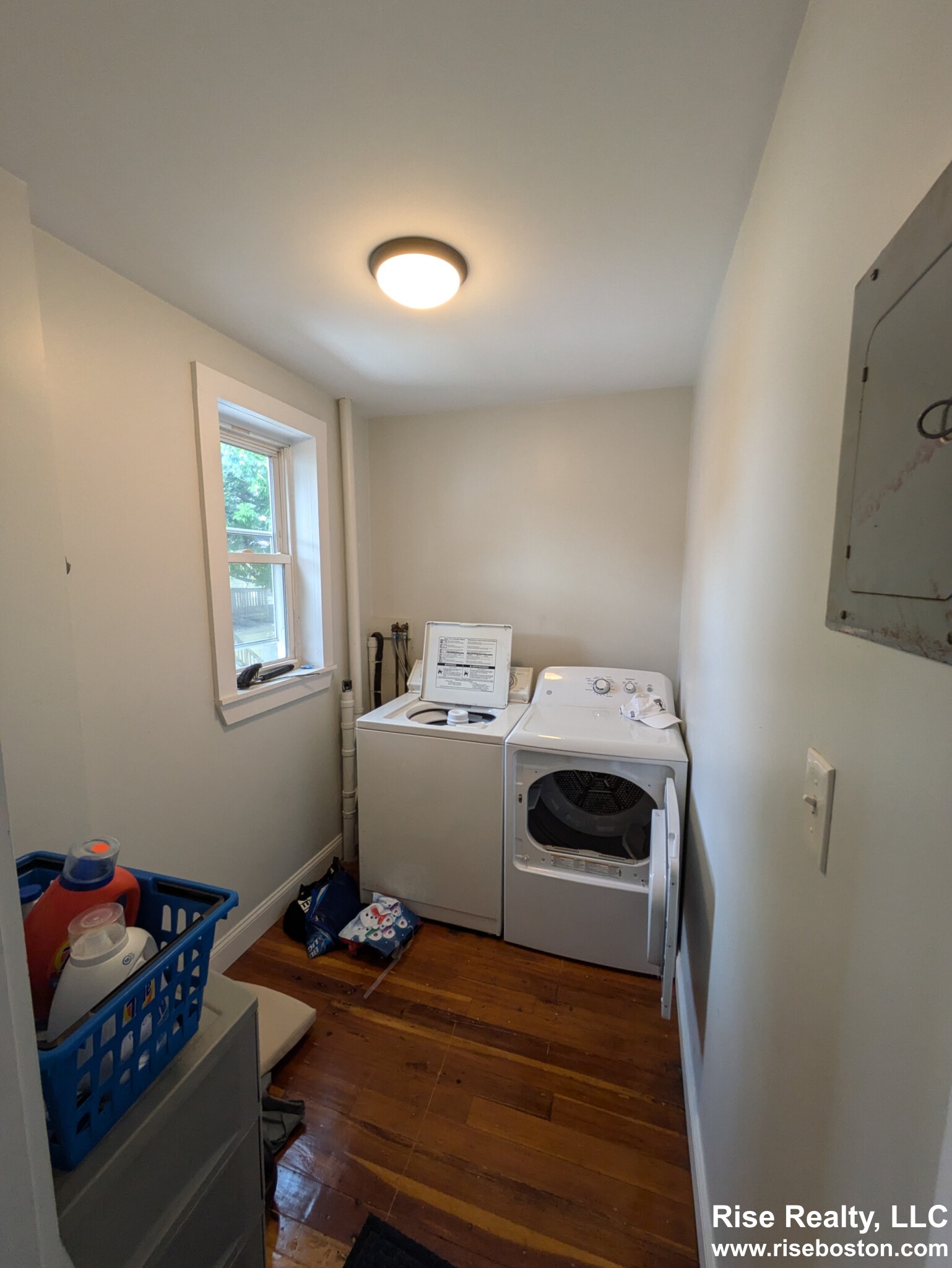 51 Montfern Ave, Oak Square