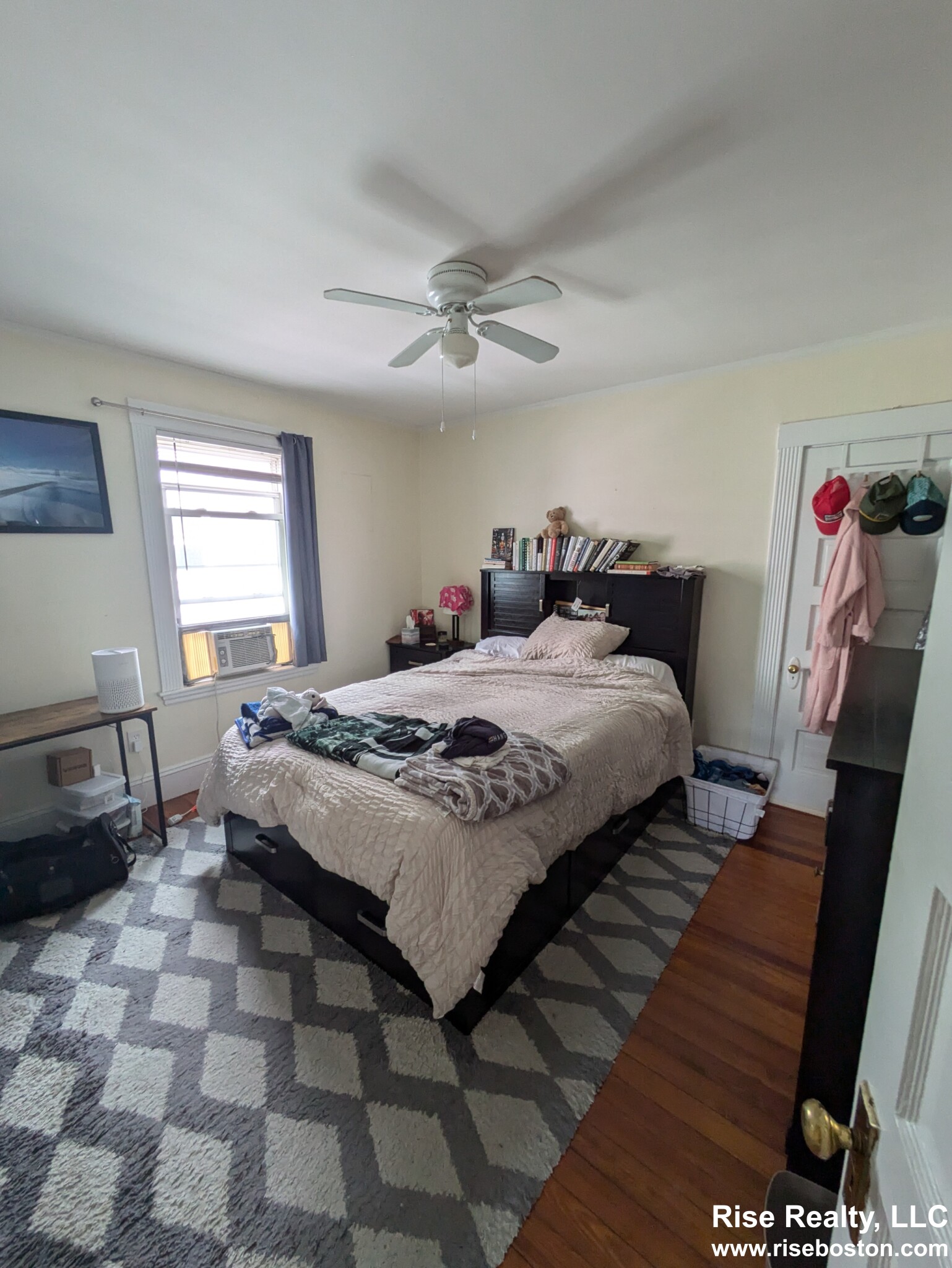 51 Montfern Ave, Oak Square