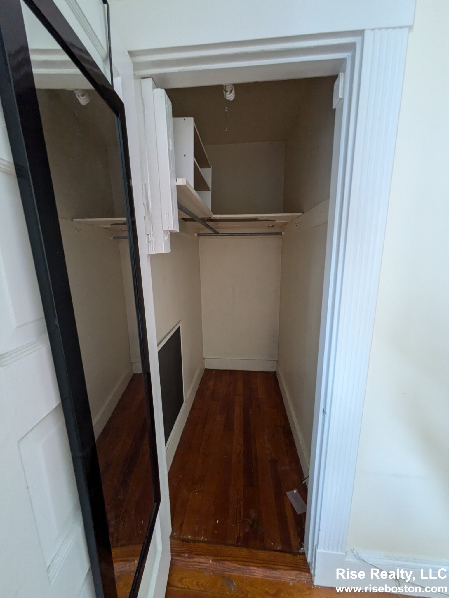 51 Montfern Ave, Oak Square