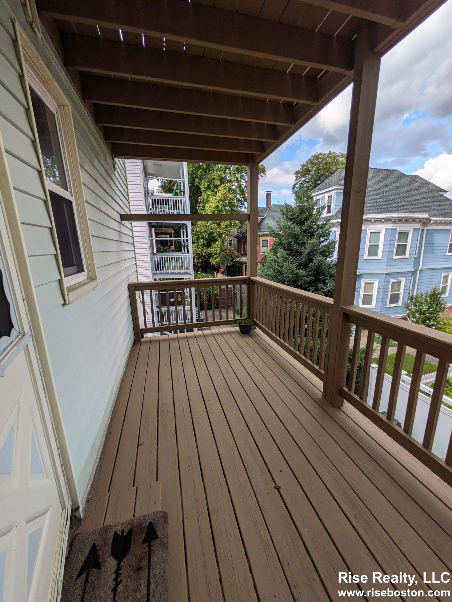 51 Montfern Ave, Oak Square