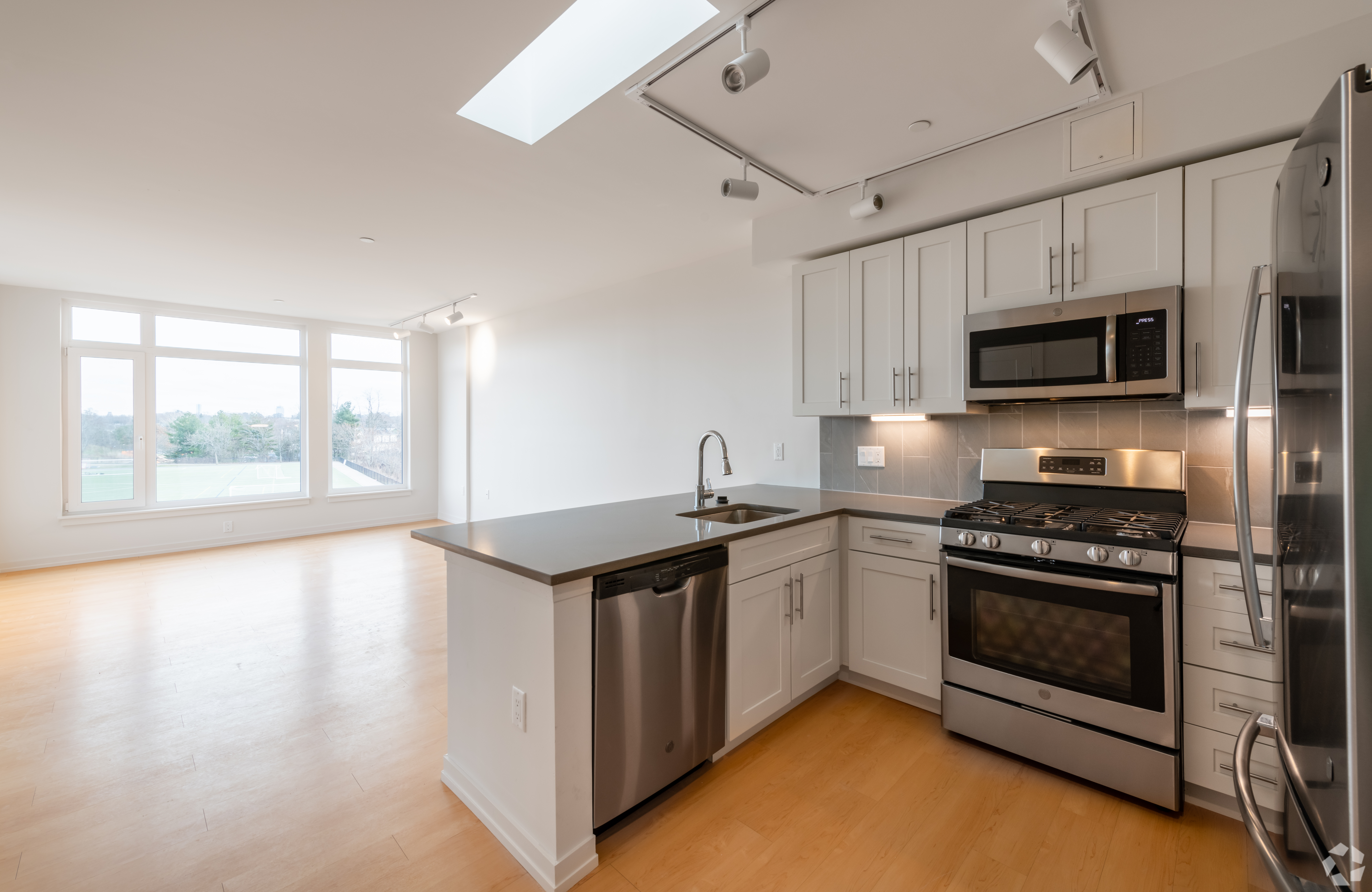 1 bed, 1 bath apartment for rent at 77 New St Unit 409, Porter Square