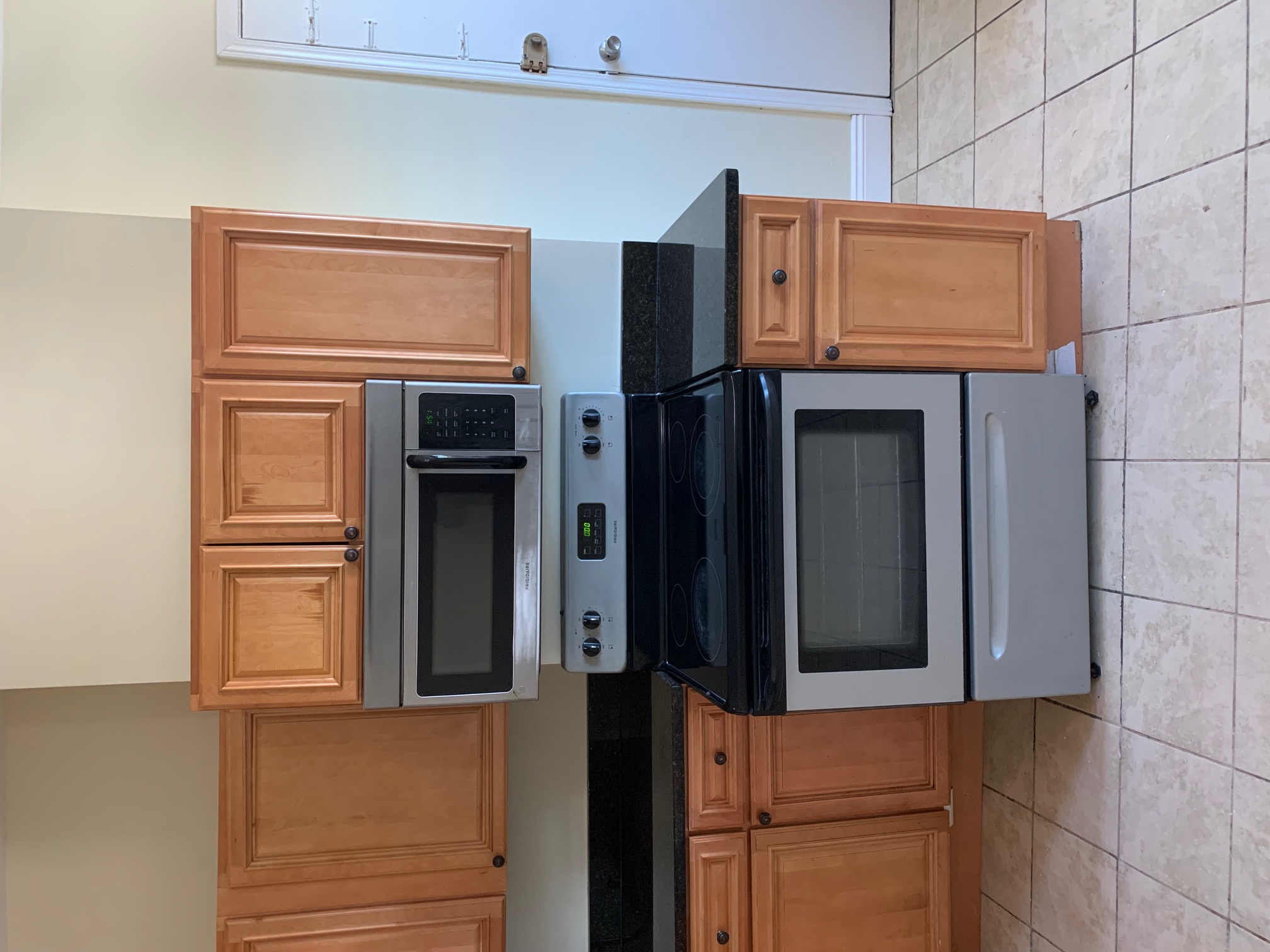 3 bed, 1 bath apartment for rent at 113 Regent St Unit 3, Roxbury — photo 2 of 9