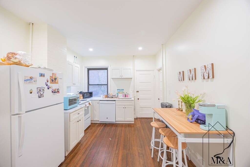 1855 Beacon St. - 4,595USD / month