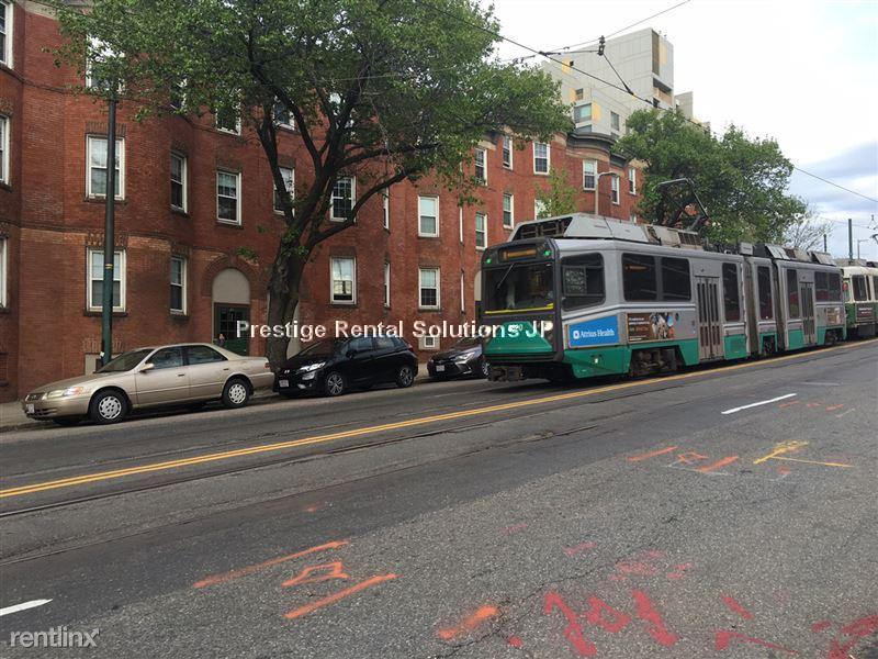 74 South Huntington Ave, Jamaica Plain