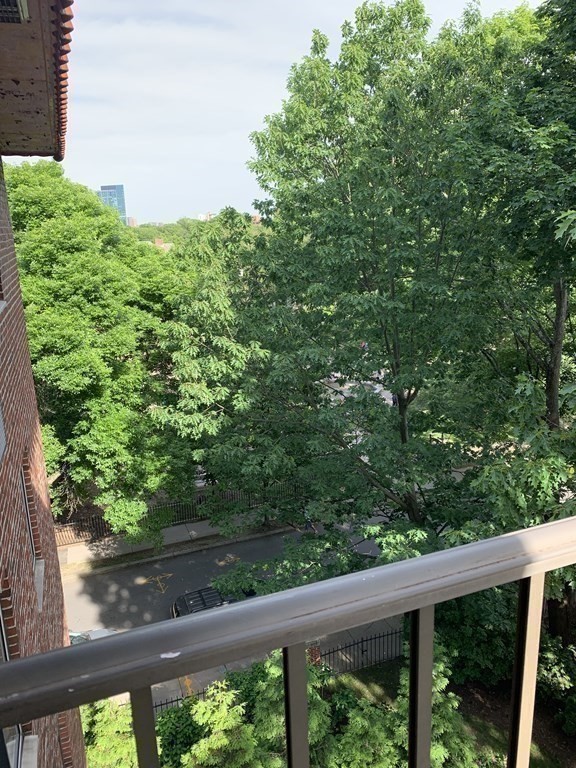 125 Pleasant St, Coolidge Corner