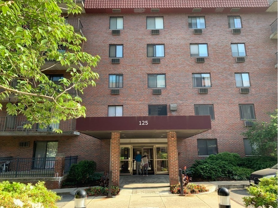 125 Pleasant St, Coolidge Corner