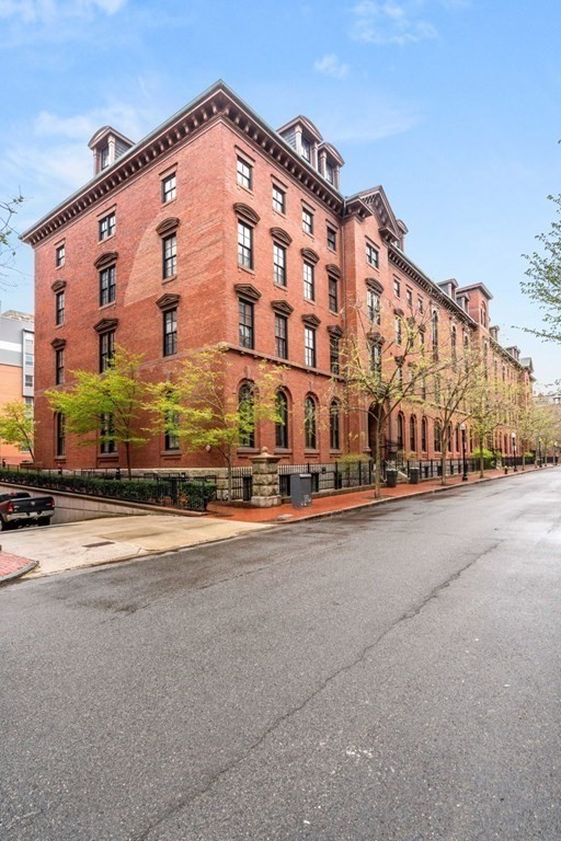 21 Father Francis Gilday St, South End